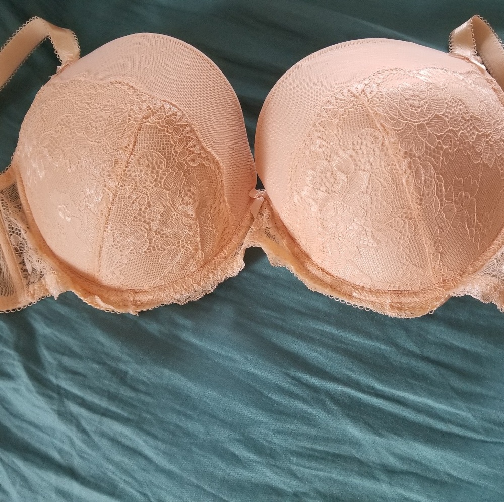 Nude lace bra with underwires